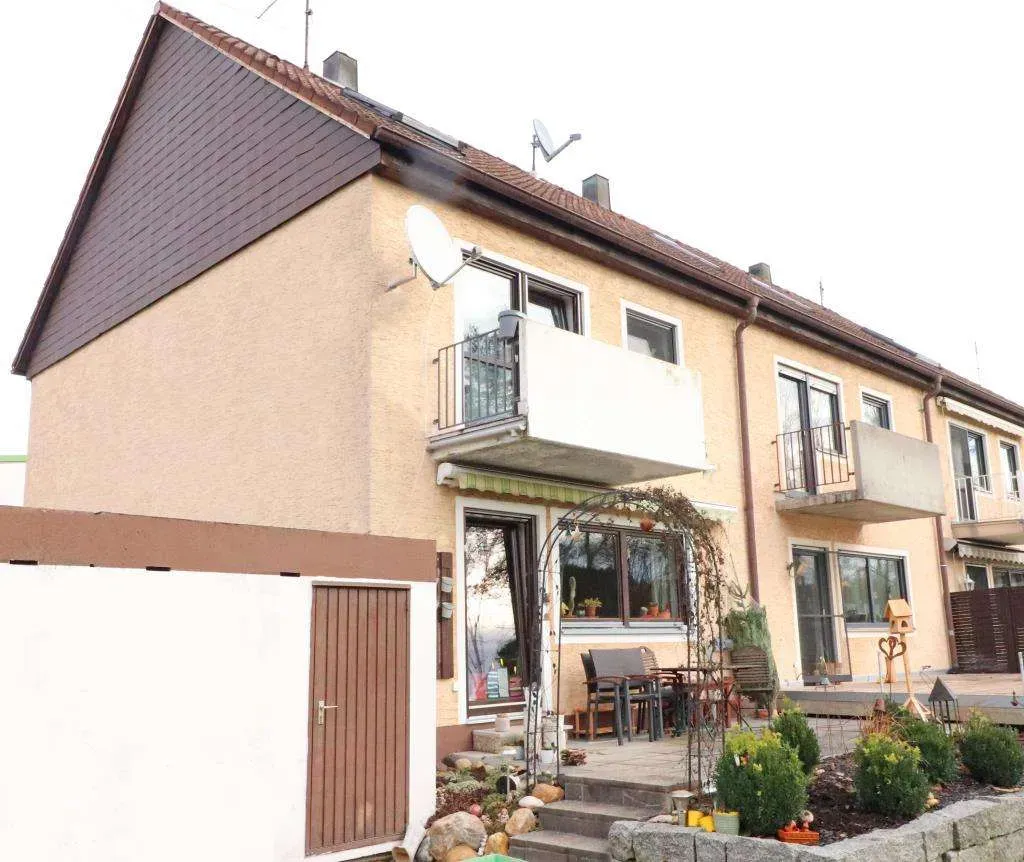 Für Familien geeignet! Gepflegtes Reiheneckhaus mit ausgebautem Dachgeschoss und Garage – Bild 2