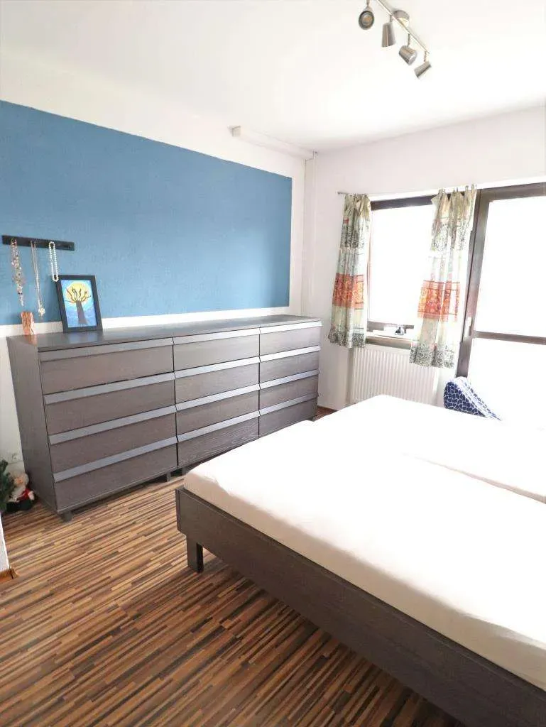 Für Familien geeignet! Gepflegtes Reiheneckhaus mit ausgebautem Dachgeschoss und Garage – Bild 11