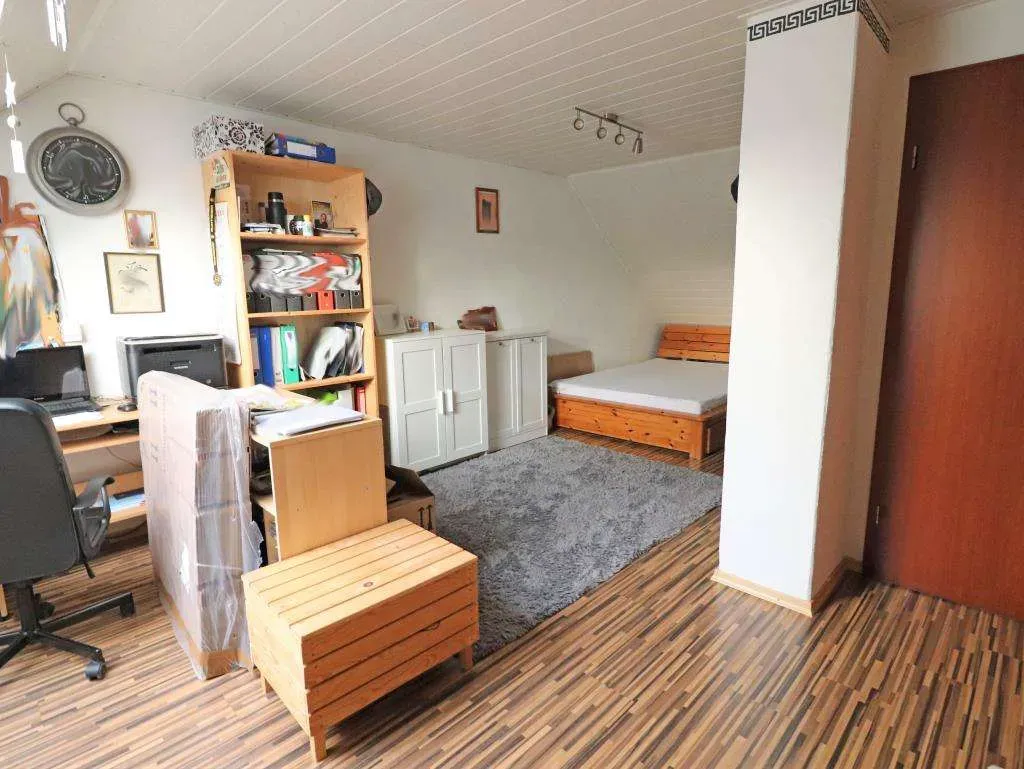 Für Familien geeignet! Gepflegtes Reiheneckhaus mit ausgebautem Dachgeschoss und Garage – Bild 14