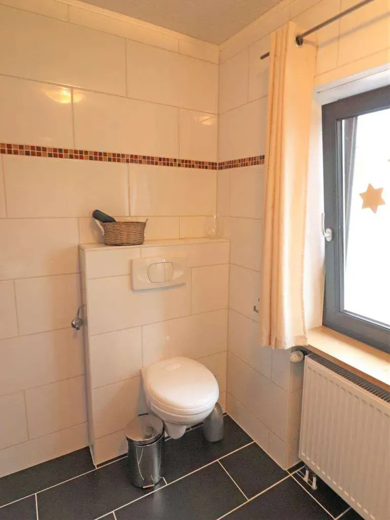 Für Familien geeignet! Gepflegtes Reiheneckhaus mit ausgebautem Dachgeschoss und Garage – Bild 12