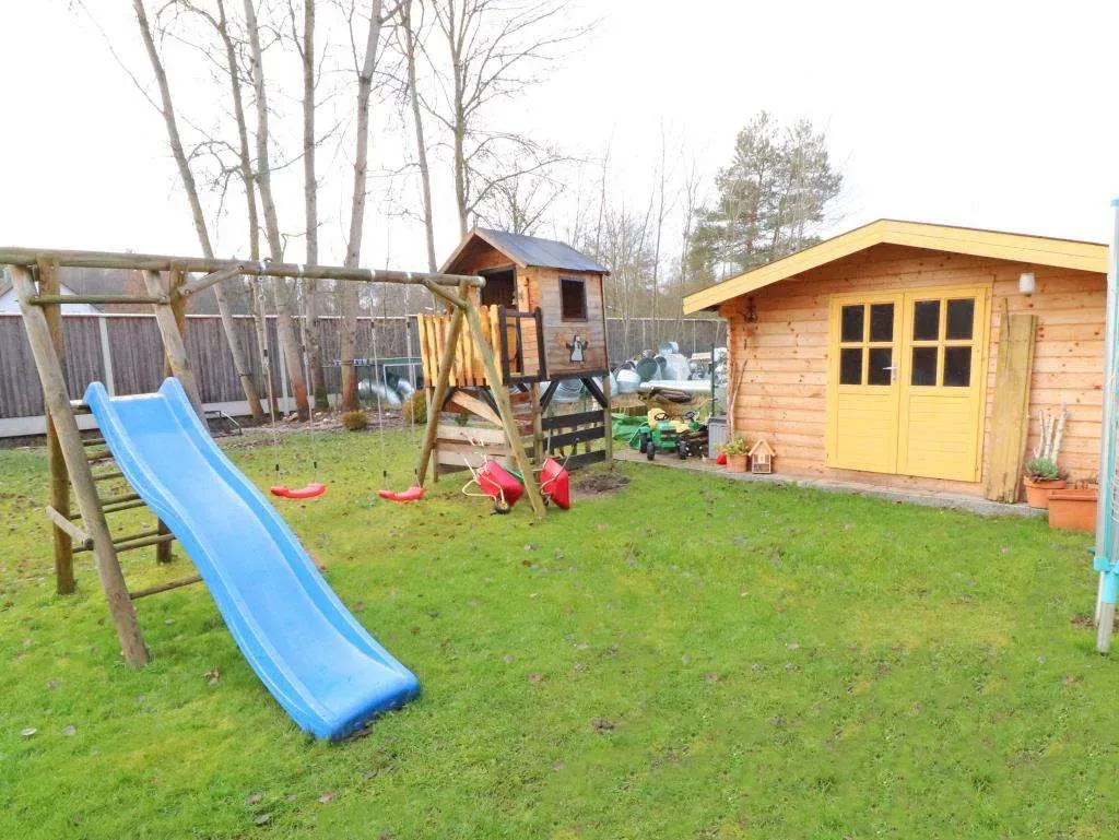 Für Familien geeignet! Gepflegtes Reiheneckhaus mit ausgebautem Dachgeschoss und Garage – Bild 4