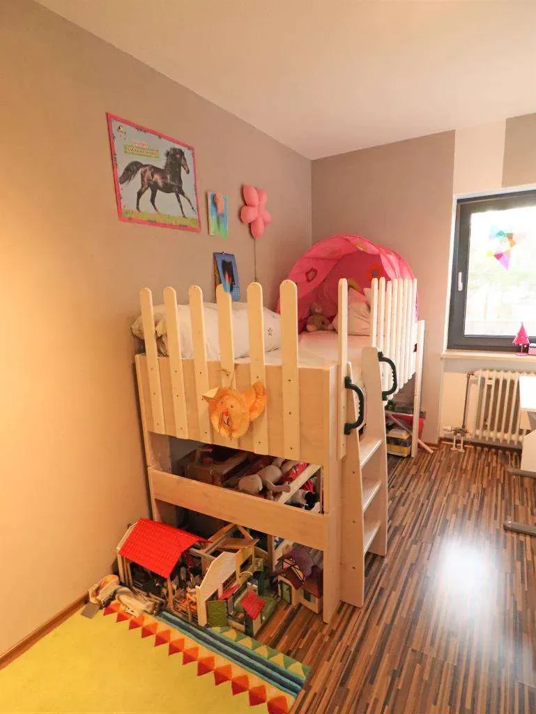 Für Familien geeignet! Gepflegtes Reiheneckhaus mit ausgebautem Dachgeschoss und Garage – Bild 9