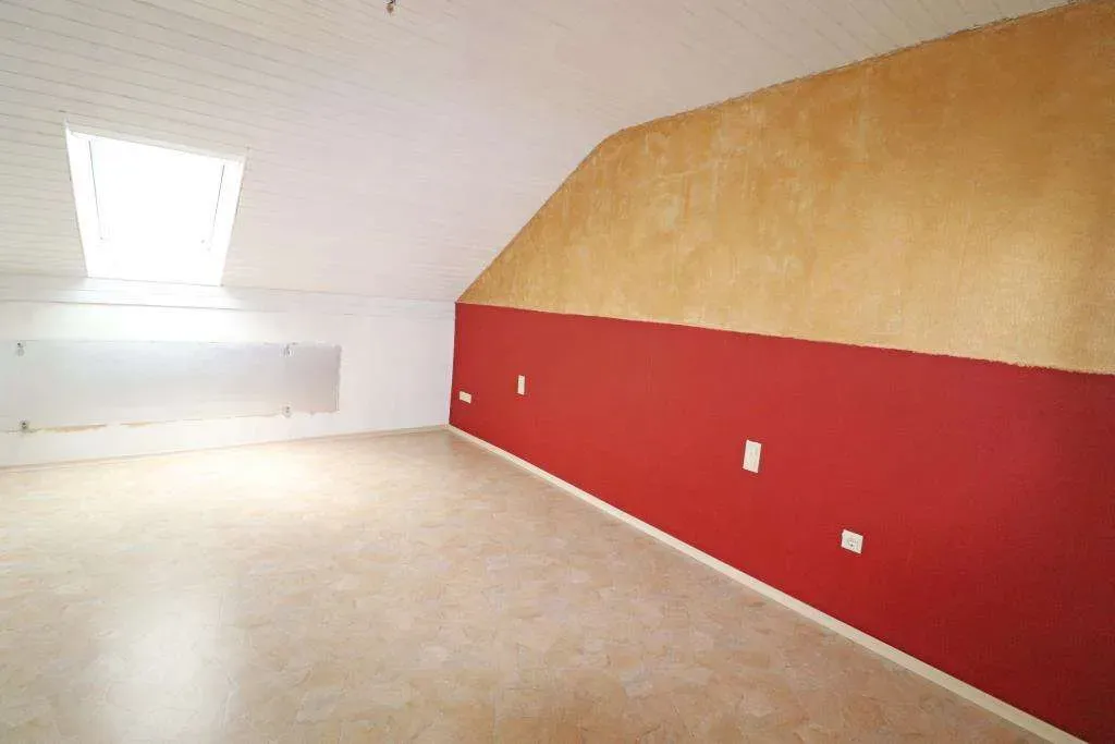 Gepflegte 6 Zi.-Wohnung mit EBK, Garage und Garten, davon 3 Zimmer im separaten DG – Bild 15