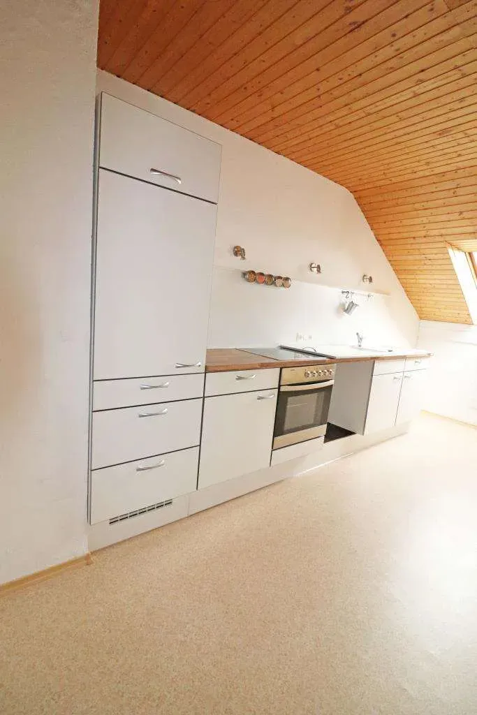 Gepflegte 6 Zi.-Wohnung mit EBK, Garage und Garten, davon 3 Zimmer im separaten DG – Bild 12
