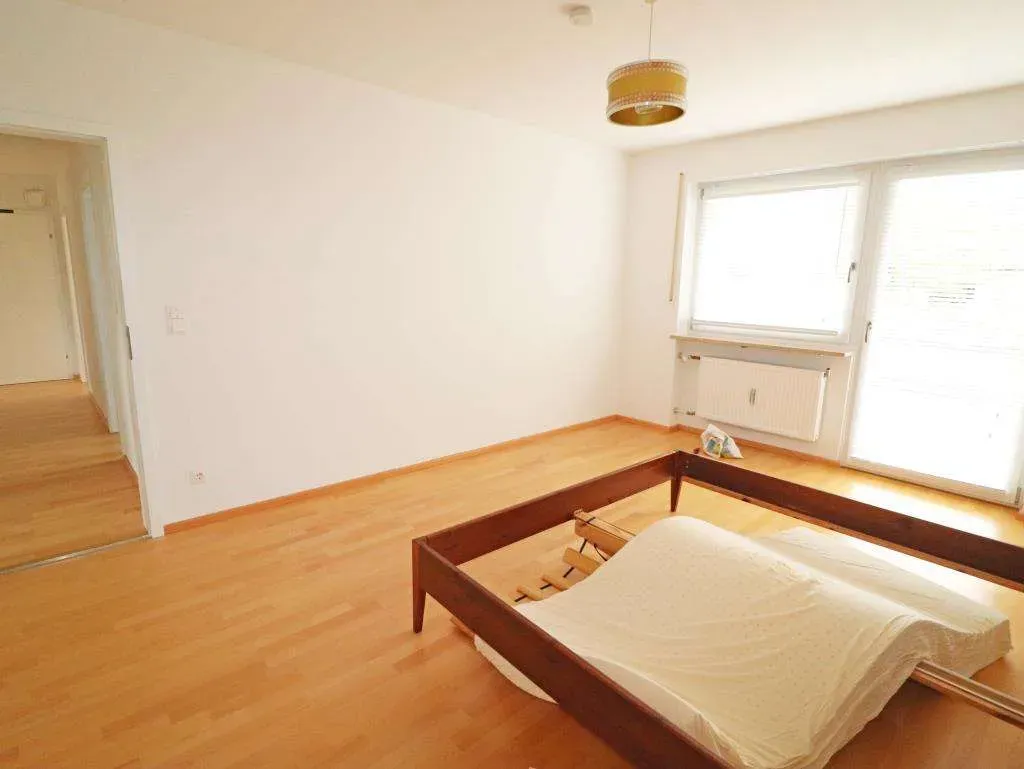 Gepflegte 6 Zi.-Wohnung mit EBK, Garage und Garten, davon 3 Zimmer im separaten DG – Bild 5