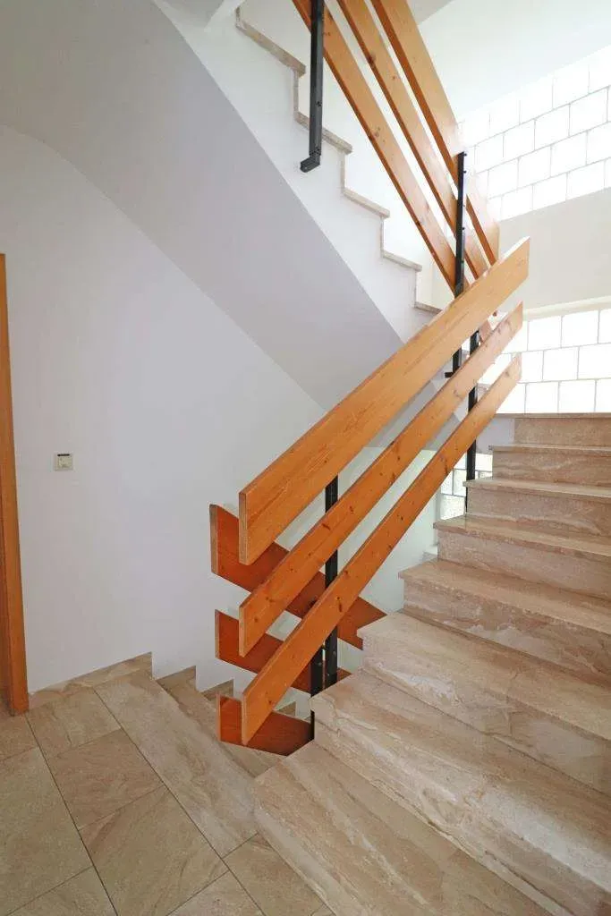 Gepflegte 6 Zi.-Wohnung mit EBK, Garage und Garten, davon 3 Zimmer im separaten DG – Bild 11