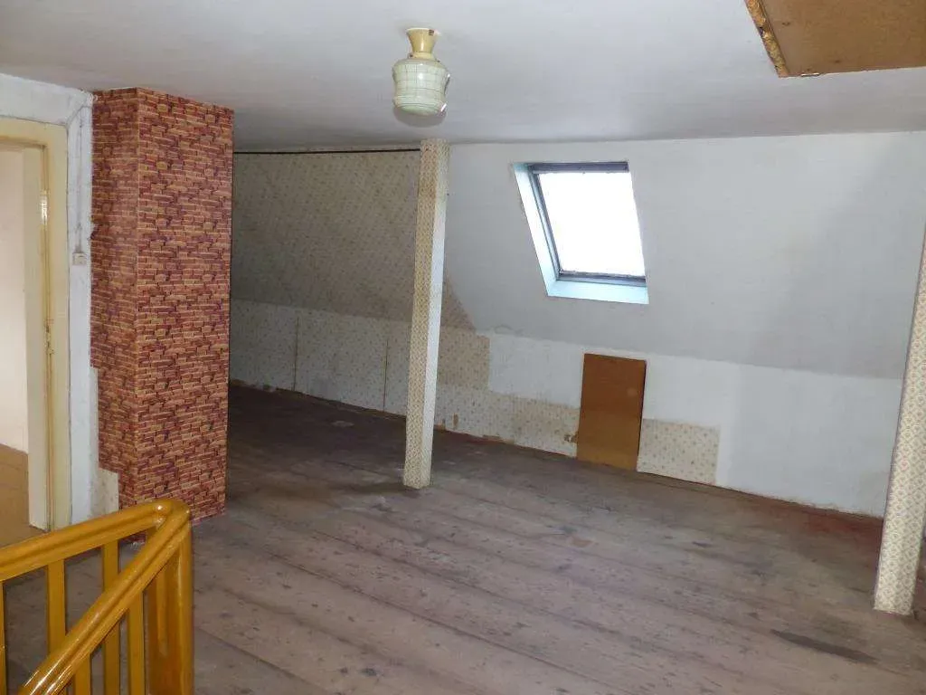 Günstiger Wohnraum!!! Renovierungsbedürftiges Einfam.-Haus mit großer Garage und Stall – Bild 12