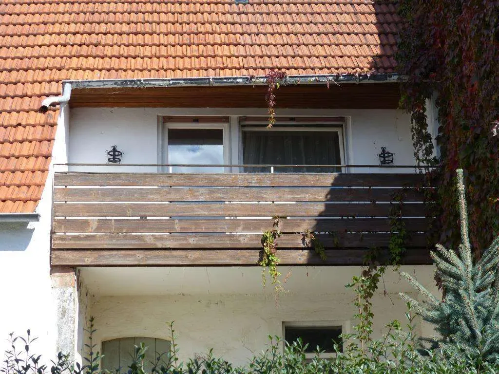 Günstiger Wohnraum!!! Renovierungsbedürftiges Einfam.-Haus mit großer Garage und Stall – Bild 3