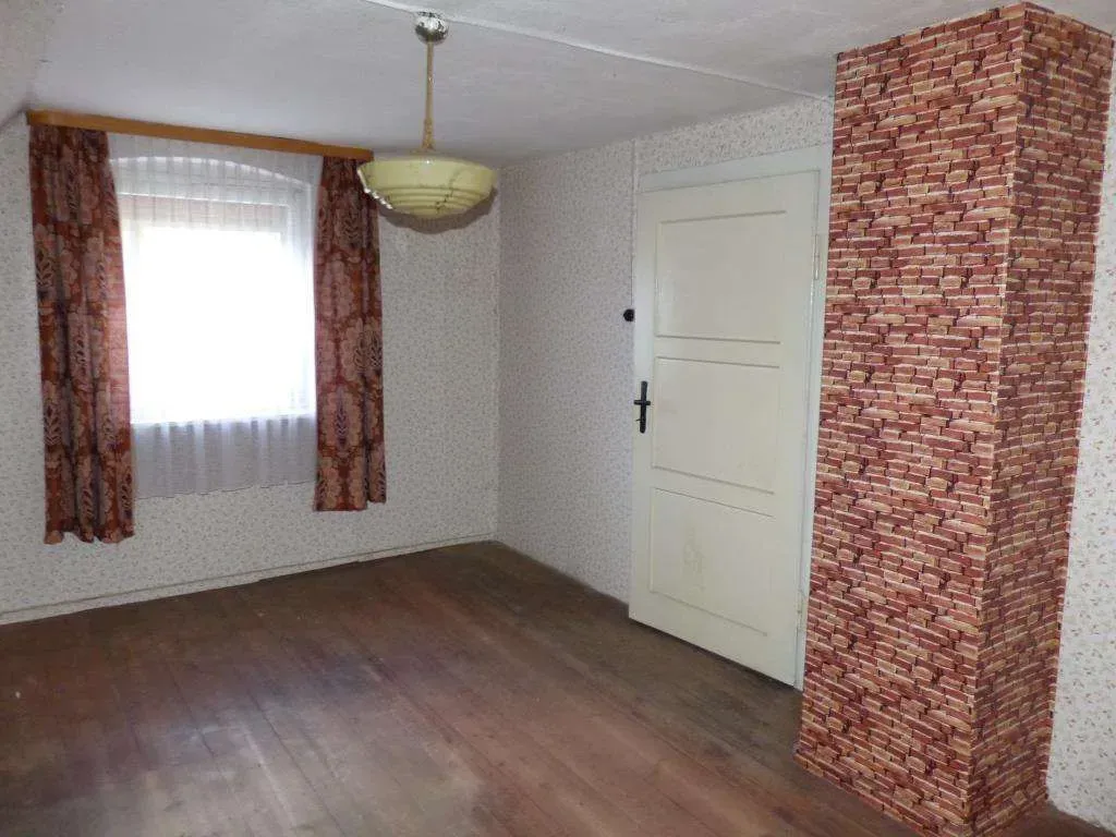Günstiger Wohnraum!!! Renovierungsbedürftiges Einfam.-Haus mit großer Garage und Stall – Bild 13
