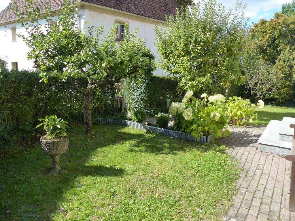 Günstiger Wohnraum!!! Renovierungsbedürftiges Einfam.-Haus mit großer Garage und Stall – Bild 5
