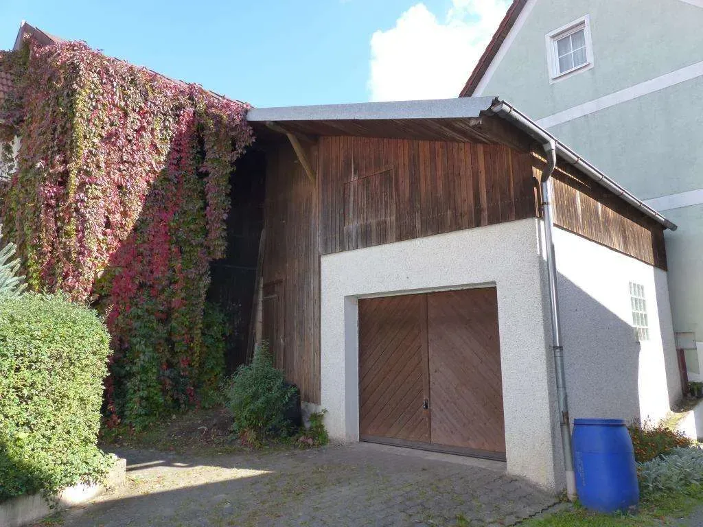 Günstiger Wohnraum!!! Renovierungsbedürftiges Einfam.-Haus mit großer Garage und Stall – Bild 4
