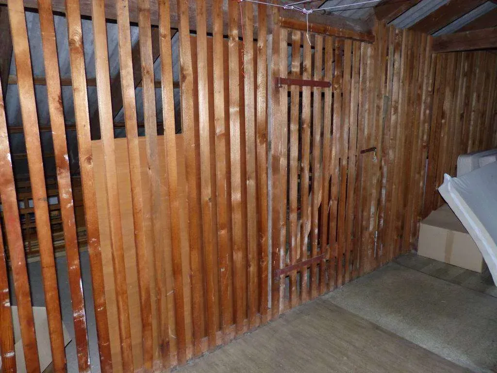 Günstiges Anlageobjekt geboten!! 4 Fam.-Wohnhaus mit 5 Garagen und Gartenfläche – Bild 15