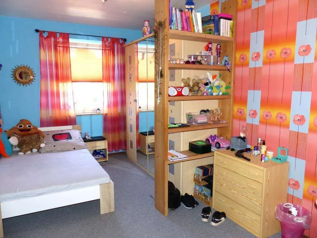 Günstiges Anlageobjekt geboten!! 4 Fam.-Wohnhaus mit 5 Garagen und Gartenfläche – Bild 12