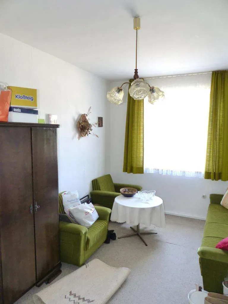Günstiges Anlageobjekt geboten!! 4 Fam.-Wohnhaus mit 5 Garagen und Gartenfläche – Bild 9
