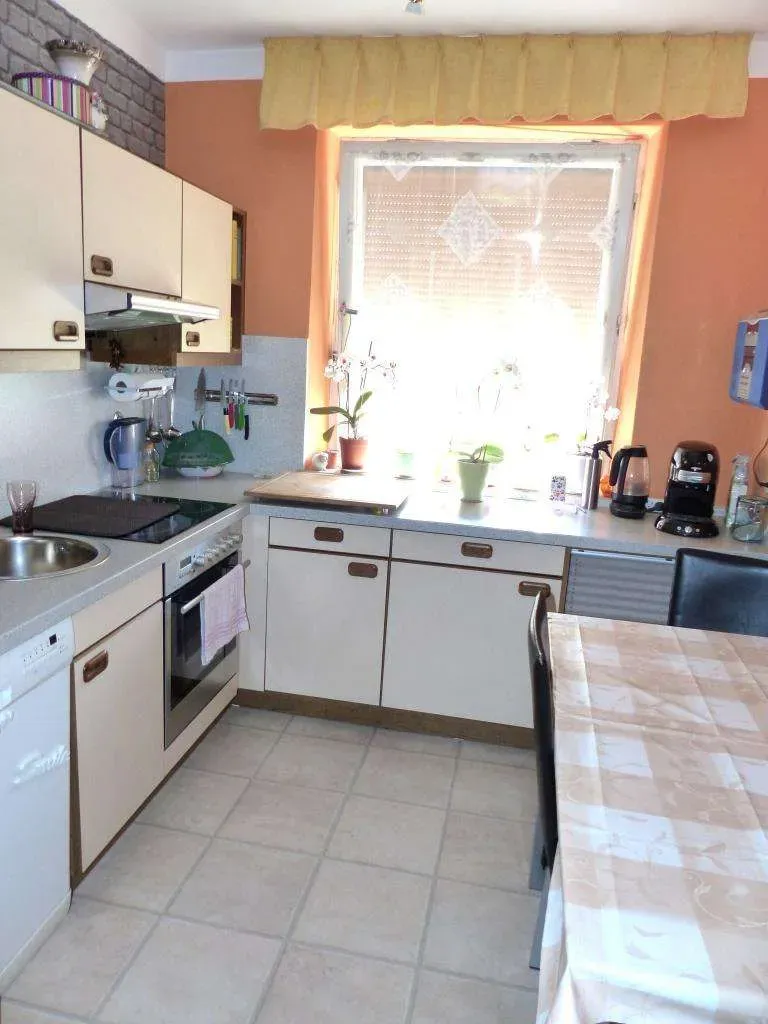 Günstiges Anlageobjekt geboten!! 4 Fam.-Wohnhaus mit 5 Garagen und Gartenfläche – Bild 5