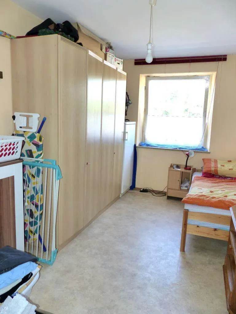 Günstiges Anlageobjekt geboten!! 4 Fam.-Wohnhaus mit 5 Garagen und Gartenfläche – Bild 6