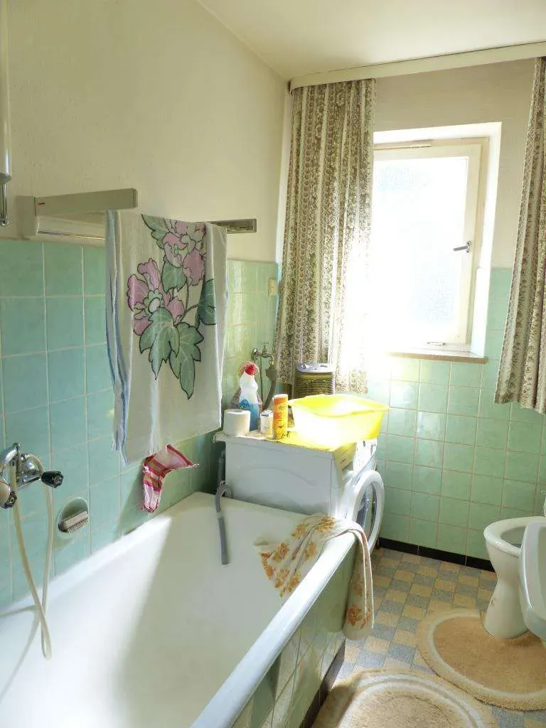 Günstiges Anlageobjekt geboten!! 4 Fam.-Wohnhaus mit 5 Garagen und Gartenfläche – Bild 11