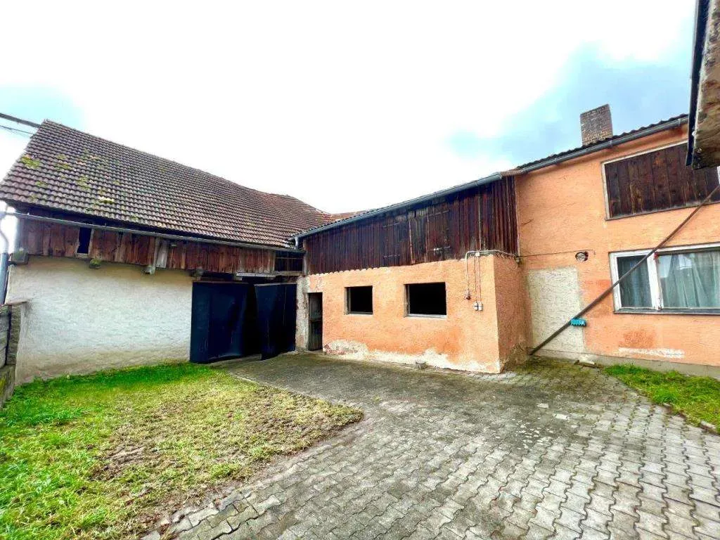 Handwerker gesucht! Günstiges Wohnhaus mit ehem. Gastwirtschaft, Stall und Scheune – Bild 3
