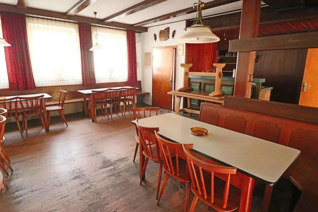 Handwerker gesucht! Günstiges Wohnhaus mit ehem. Gastwirtschaft, Stall und Scheune – Bild 7