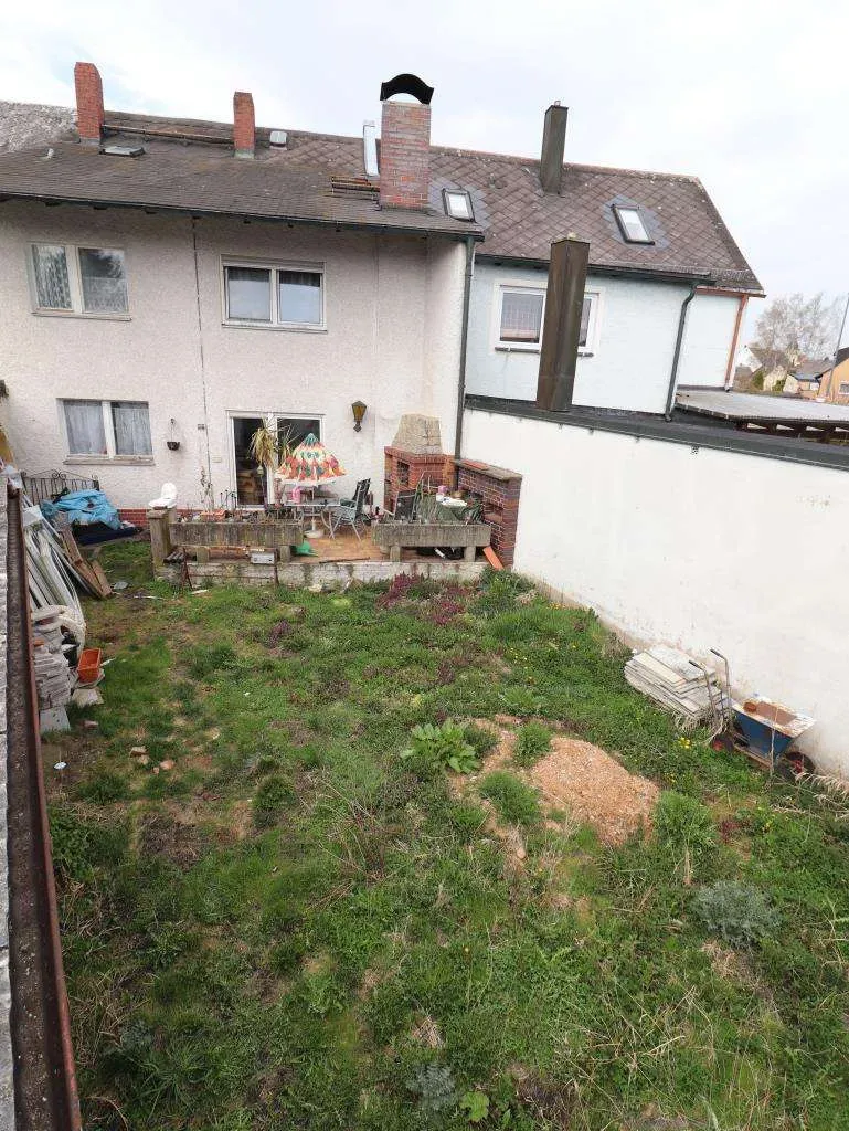 Haus mit Potenzial! Renovierungsbedürftiges Wohnhaus mit Nebengebäude und Garten – Bild 4