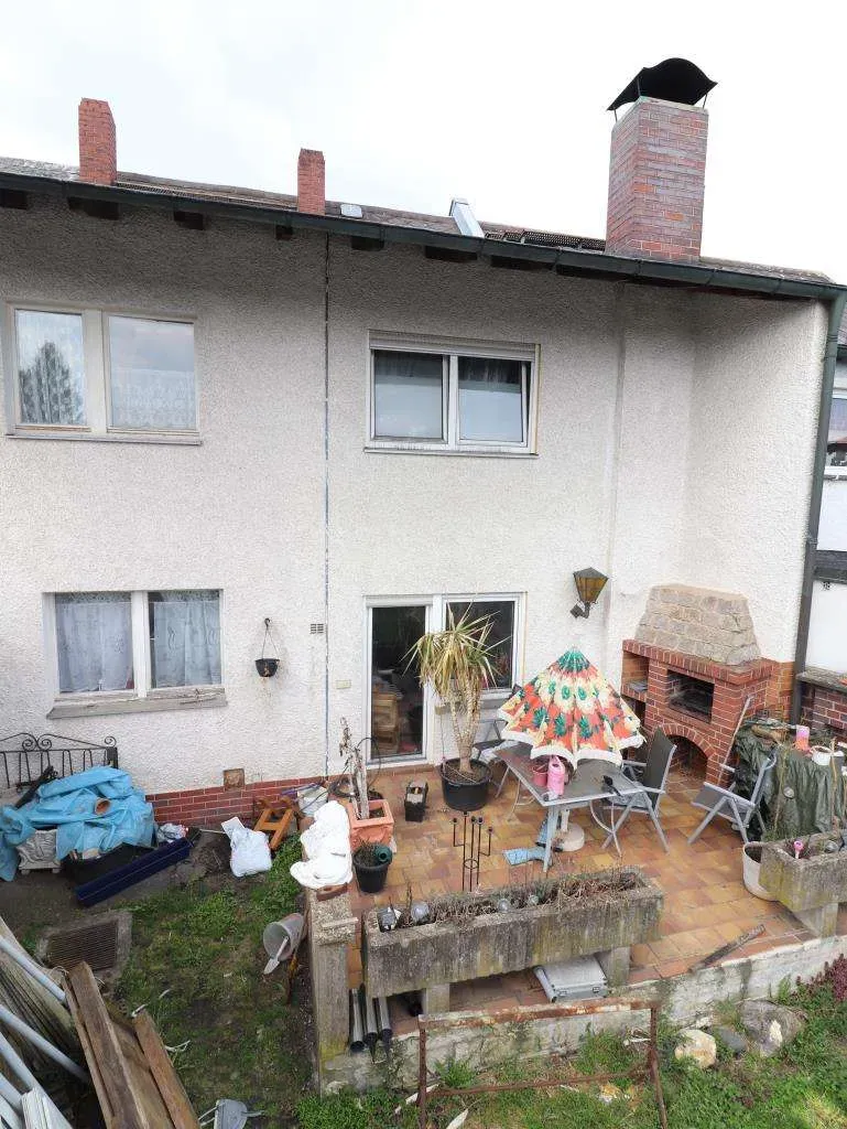 Haus mit Potenzial! Renovierungsbedürftiges Wohnhaus mit Nebengebäude und Garten – Bild 3