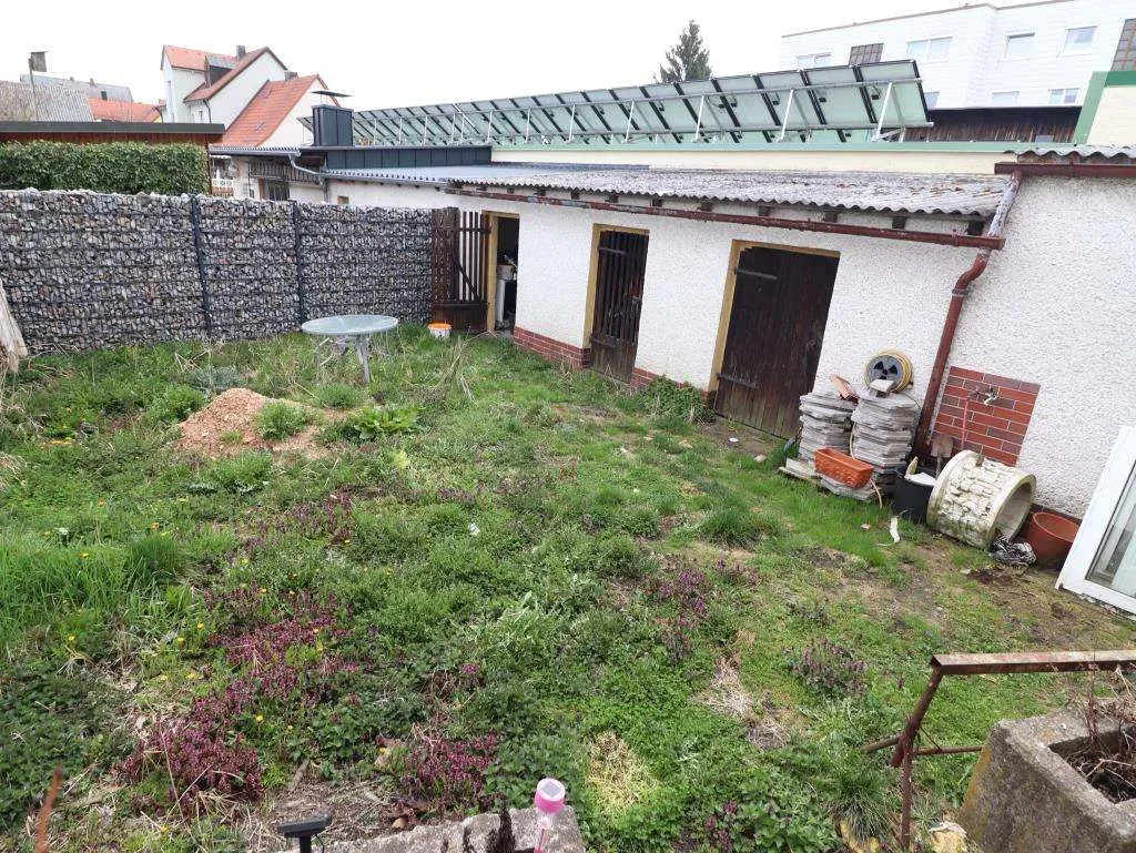 Haus mit Potenzial! Renovierungsbedürftiges Wohnhaus mit Nebengebäude und Garten – Bild 6
