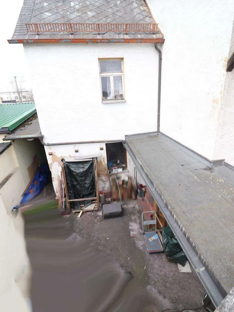 Haus mit Potenzial! Renovierungsbedürftiges Wohnhaus mit Nebengebäude und Garten – Bild 5