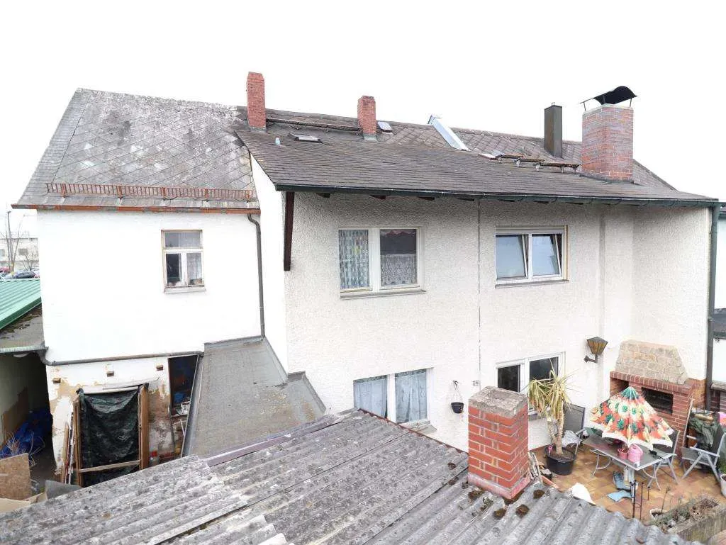 Haus mit Potenzial! Renovierungsbedürftiges Wohnhaus mit Nebengebäude und Garten – Bild 2
