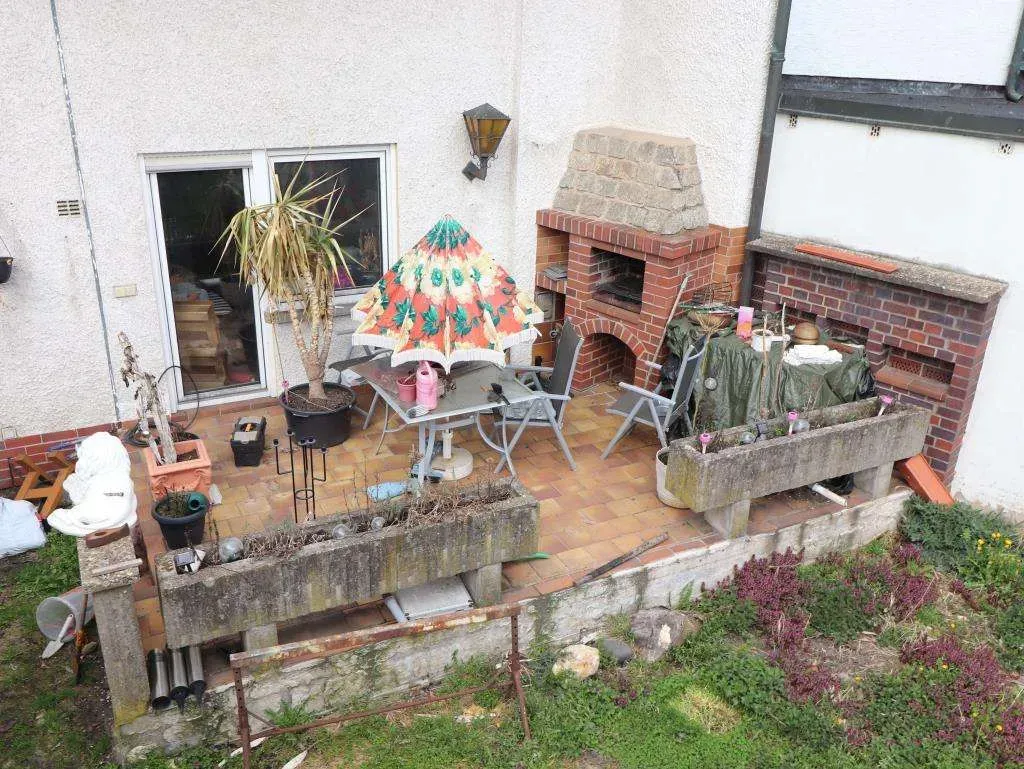 Haus mit Potenzial! Renovierungsbedürftiges Wohnhaus mit Nebengebäude und Garten – Bild 8
