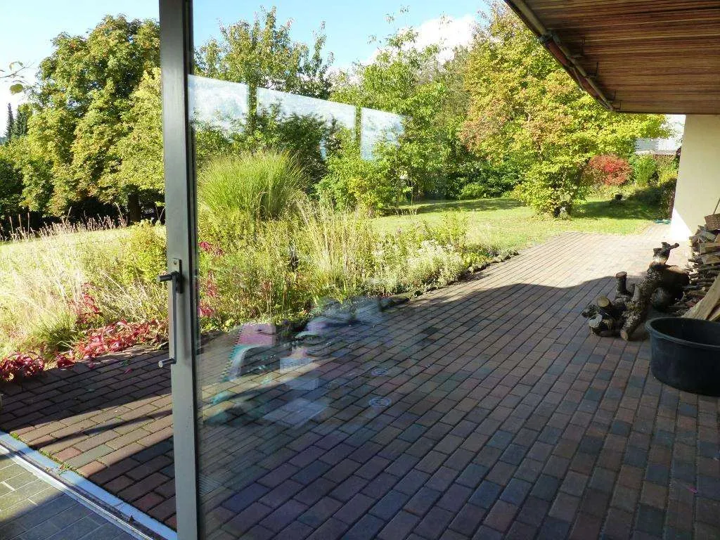 Herrlicher Fernblick! Wohnhaus mit 7 Zi.-ETW, Schwimmbad, Solarthermie, Pelletheizung und Garage – Bild 15