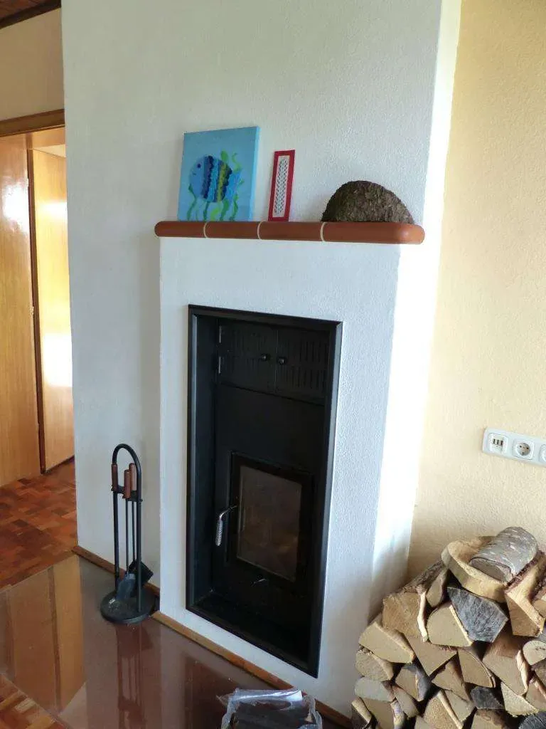 Herrlicher Fernblick! Wohnhaus mit 7 Zi.-ETW, Schwimmbad, Solarthermie, Pelletheizung und Garage – Bild 9