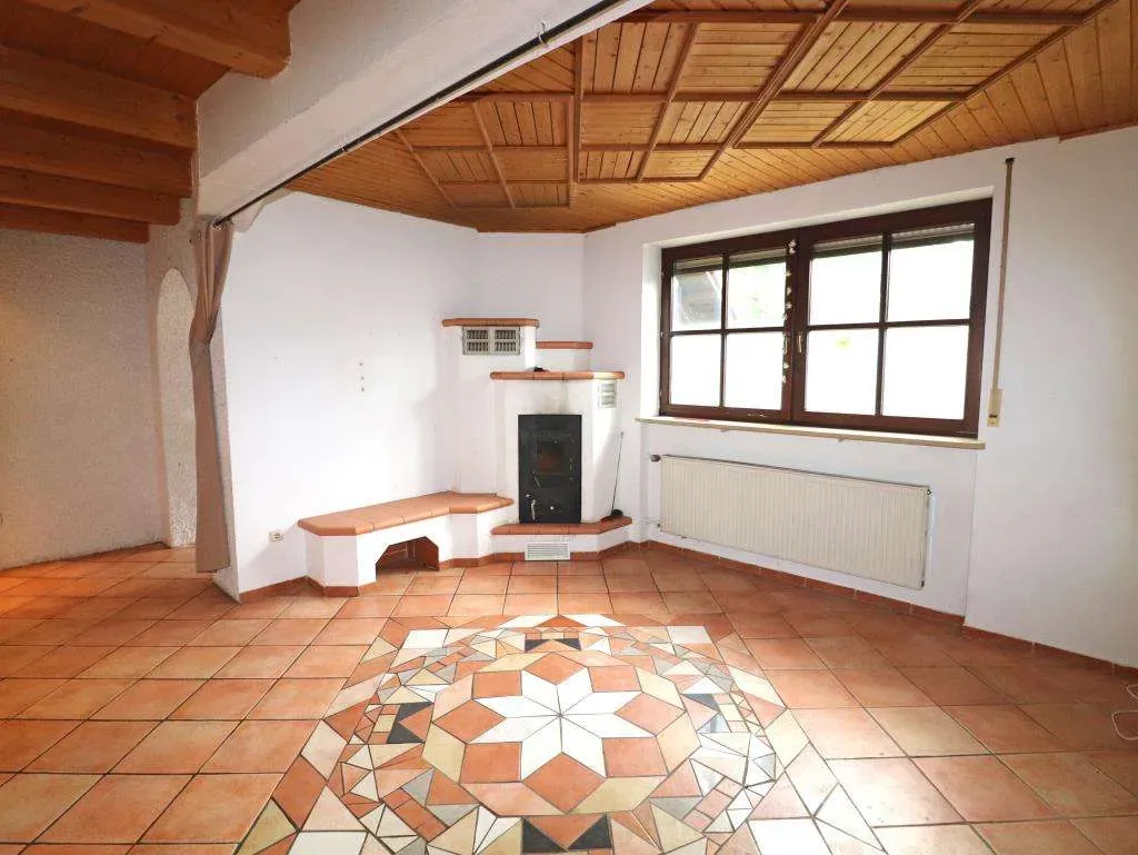 In Dorf-Lage, nahe Weiden! Großzügiges Wohnhaus mit Wintergarten und Scheune – Bild 9