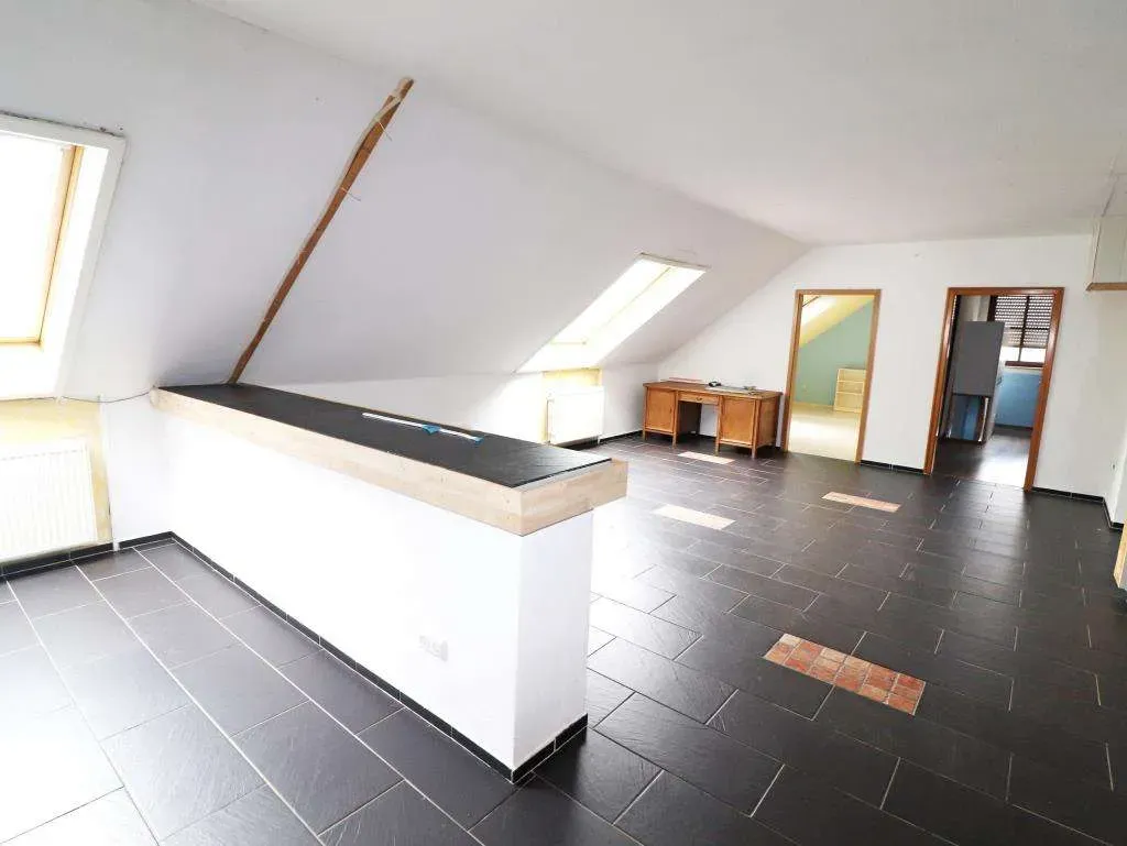 In Dorf-Lage, nahe Weiden! Großzügiges Wohnhaus mit Wintergarten und Scheune – Bild 12