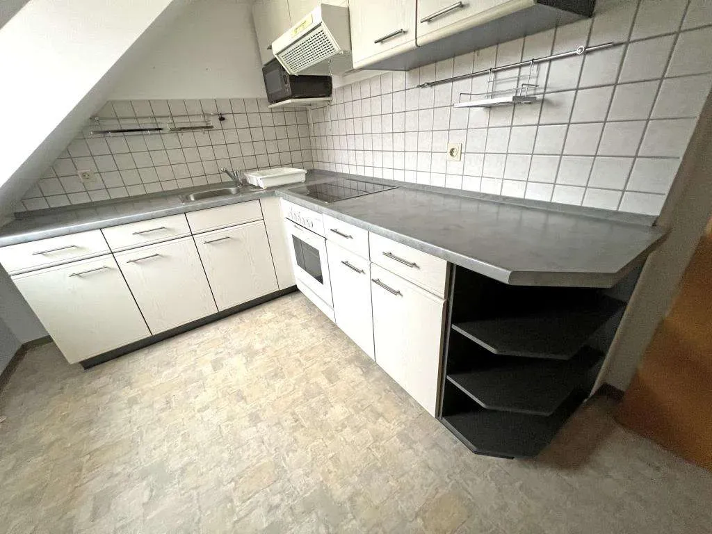 In ruhiger Lage! Ansprechende 2 Zi.-Wohnung mit Einbauküche u. Stellplatz, ohne Balkon – Bild 6