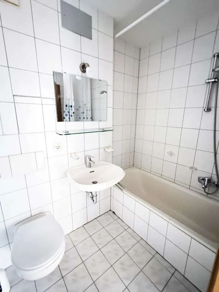 In ruhiger Lage! Ansprechende 2 Zi.-Wohnung mit Einbauküche u. Stellplatz, ohne Balkon – Bild 10