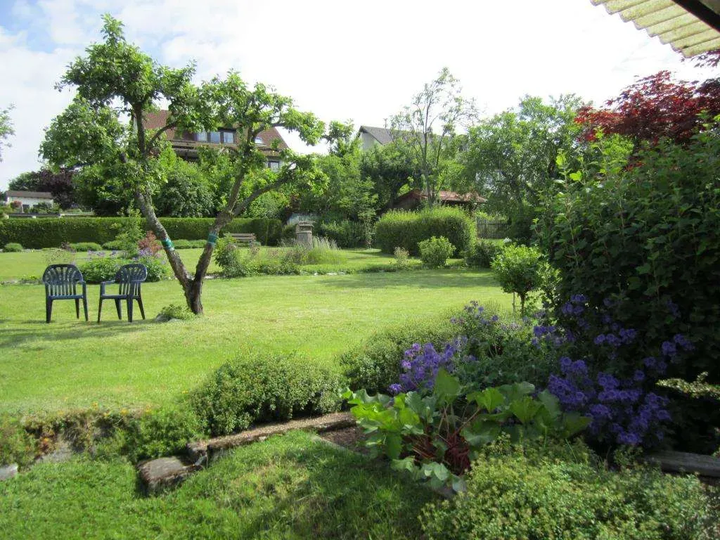 In Top Lage! Gepflegtes Wohnhaus mit Garage, Nebengebäude und herrlichem Garten – Bild 5