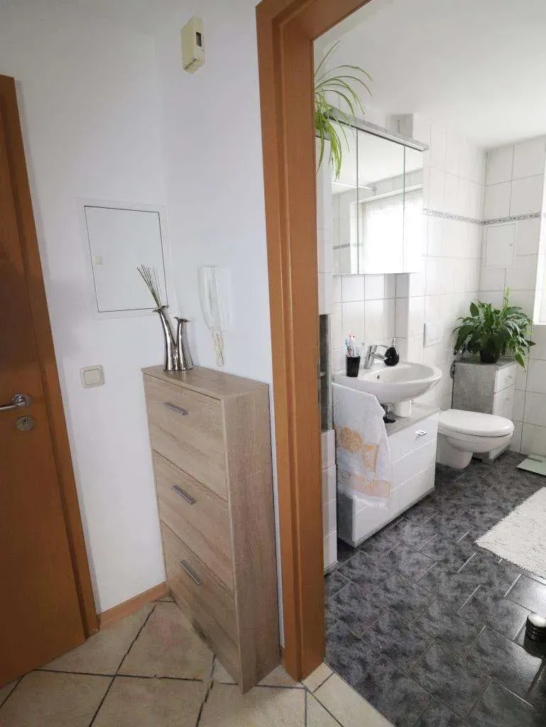 Kapitalanlage! Top saniertes Mehrfamilienhaus mit 5 Wohnungen und 5 Garagen (v. 2003) – Bild 8