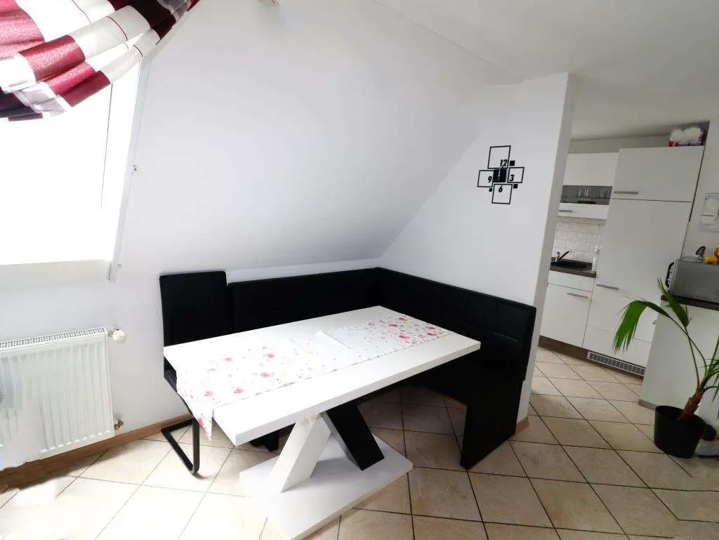 Kapitalanlage! Top saniertes Mehrfamilienhaus mit 5 Wohnungen und 5 Garagen (v. 2003) – Bild 9