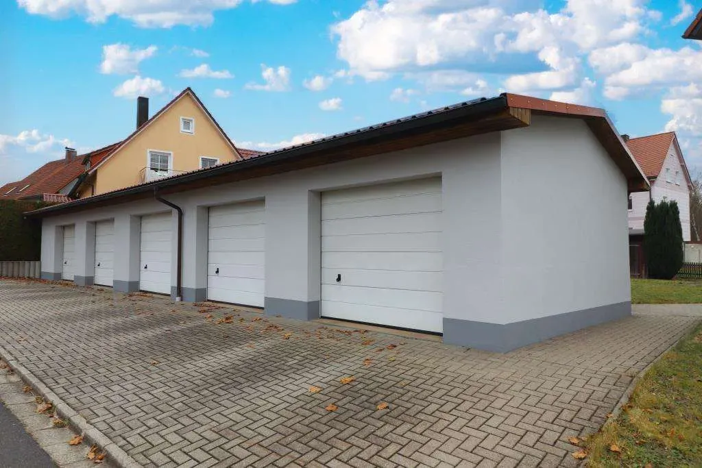 Kapitalanlage! Top saniertes Mehrfamilienhaus mit 5 Wohnungen und 5 Garagen (v. 2003) – Bild 2
