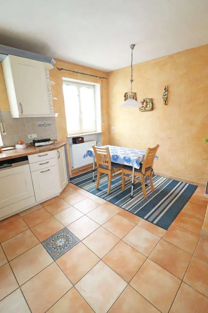 Kopie von Top Zustand! Großzügige 4,5 Zi.-Wohnung im EG mit Wintergarten und EBK, sofort frei – Bild 4