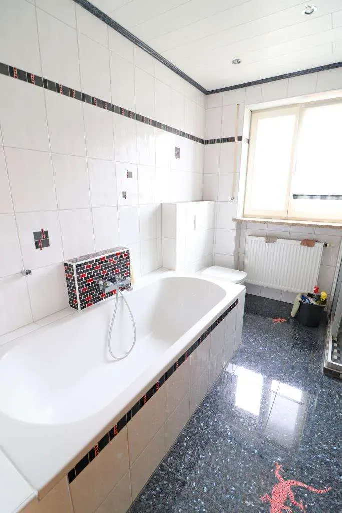 Kopie von Top Zustand! Großzügige 4,5 Zi.-Wohnung im EG mit Wintergarten und EBK, sofort frei – Bild 13