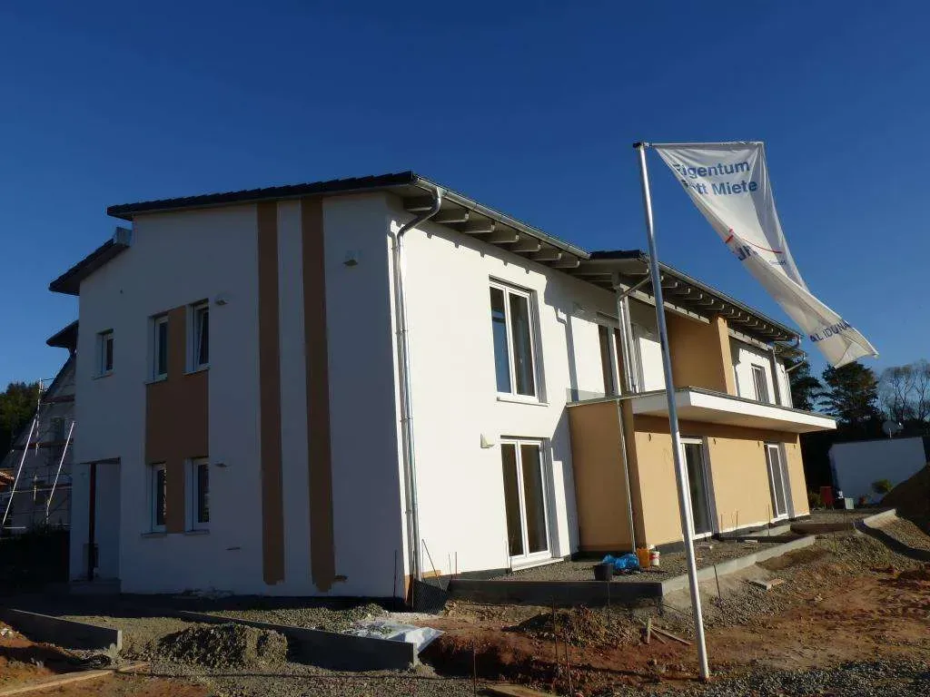 Moderne Eigentumswohnung in Irchenrieth, mit Gartenanteil und großer Terrasse im EG, Neubauerstbezug – Bild 1