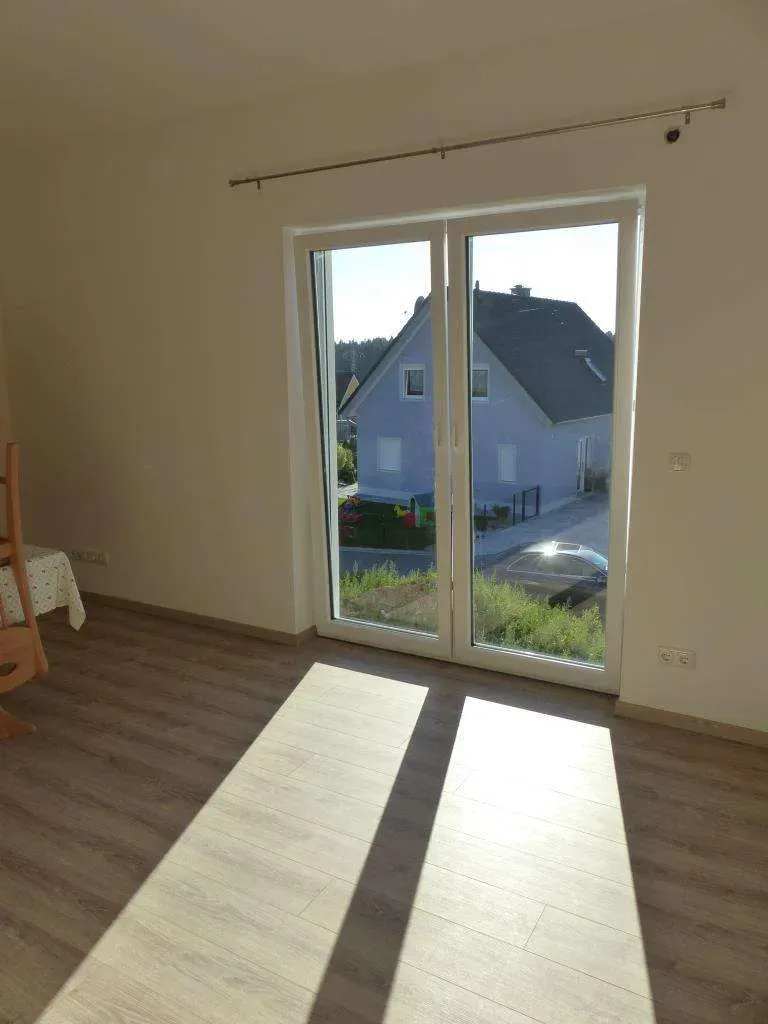 Moderne Eigentumswohnung in Irchenrieth, mit Gartenanteil und großer Terrasse im EG, Neubauerstbezug – Bild 2