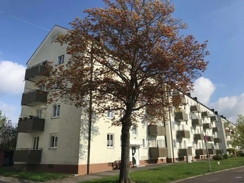 Modernisiert und im TOP Zustand!!! Gepflegte 3 Zi.-ETW mit Balkon und schöner Aussicht, sofort frei – Bild 2