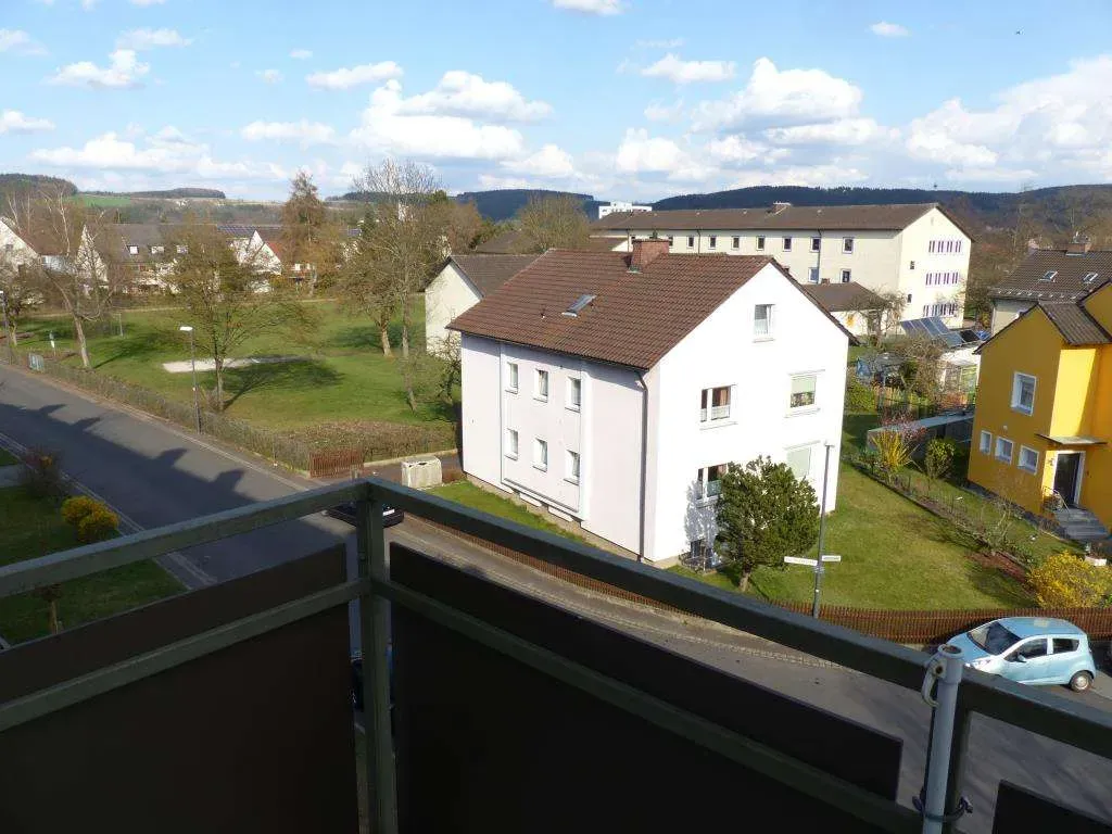 Modernisiert und im TOP Zustand!!! Gepflegte 3 Zi.-ETW mit Balkon und schöner Aussicht, sofort frei – Bild 4