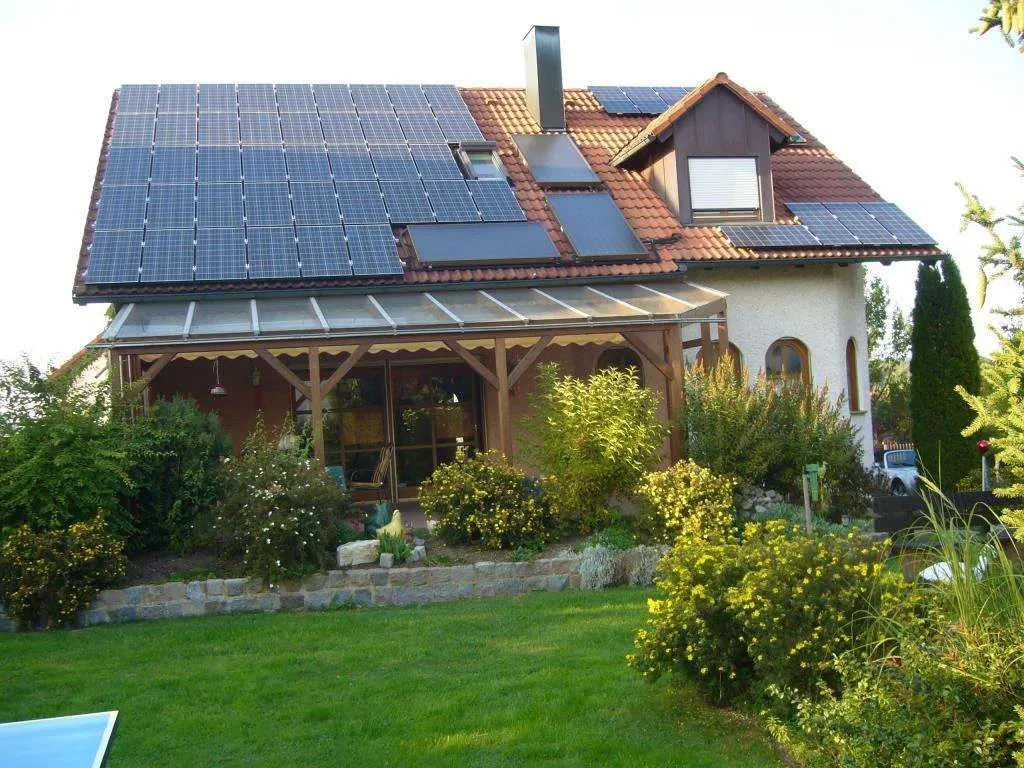 Monatliche Rendite durch Photovoltaikanlage!!! Gepflegtes Einfam.-Haus mit Solaranlage und Garage – Bild 2