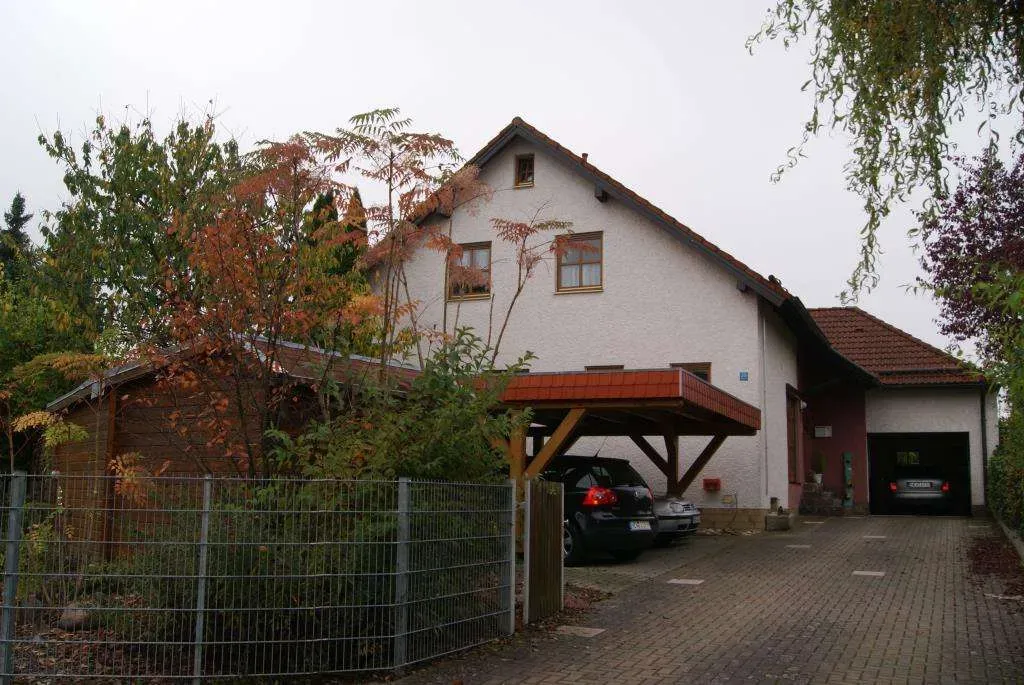 Monatliche Rendite durch Photovoltaikanlage!!! Gepflegtes Einfam.-Haus mit Solaranlage und Garage – Bild 1
