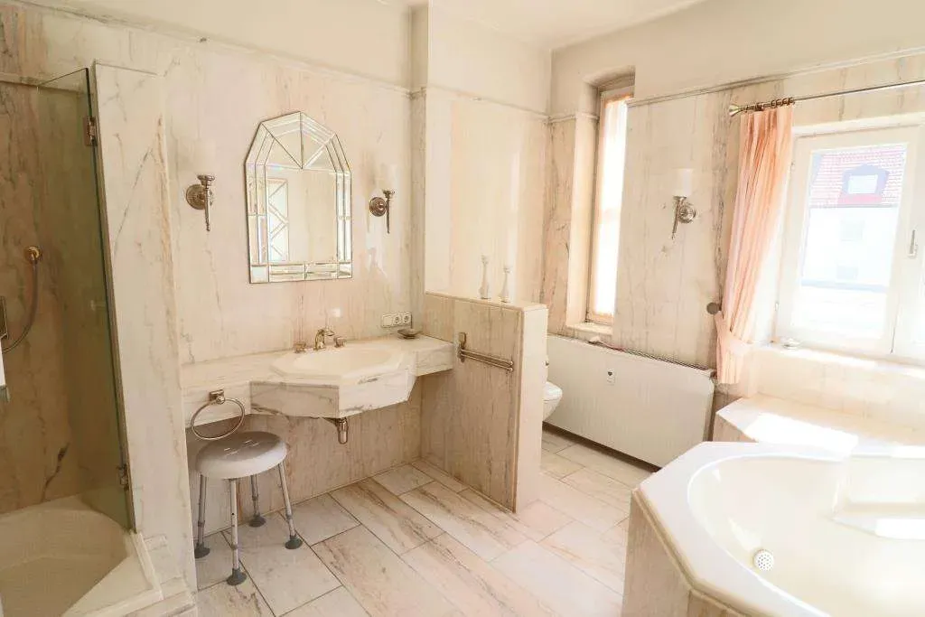Nahe der Innenstadt! Gepflegte 3 Zi.-Whg. mit exklusivem Bad u. Wintergarten, sofort frei – Bild 5