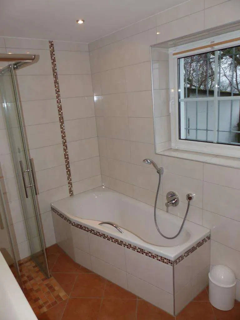 Nur einziehen!!! Top renoviertes Herrenhaus mit Doppelgarage, in schöner Randlage – Bild 7