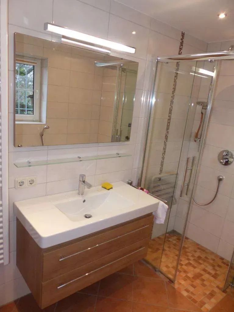 Nur einziehen!!! Top renoviertes Herrenhaus mit Doppelgarage, in schöner Randlage – Bild 4